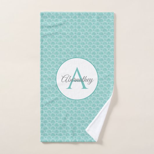 Monogram Naam Witte Zee Shell Pattern Beach House Bad Handdoek (Handdoek)
