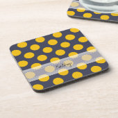 Monogram Navy Blue Yellow Chic Polka Dot Pattern Bier Onderzetter (Linkerzijde)