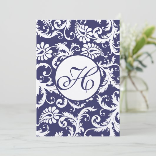 Monogram Navy Damask Swirls Wedding Invitation Kaart (Staand voorkant)