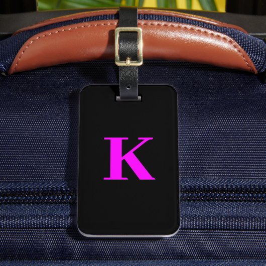 Monogram Neon Roze Magenta Zwart Aangepaste Kleur Bagagelabel (Voorkant Insitu 2)