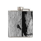 Monogram op houtzwart en wit heupfles (Achterkant)