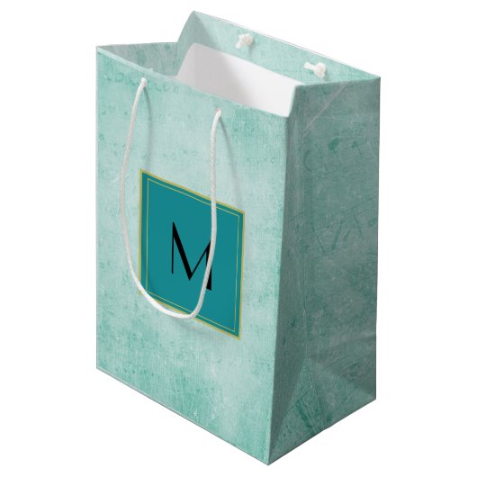Monogram op Mint Groene papiertextuur Medium Cadeauzakje (Voorkant Gekanteld)