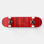 Monogram op Raven-logo met rood chroomeffect Skateboard (Horizontaal)
