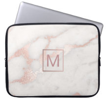 Monogram op roze marmer