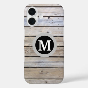 Monogram op strandhout achtergrond iPhone 16 hoesje