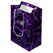 Monogram Paarse Floral GIft Bag Medium Cadeauzakje (Voorkant Gekanteld)