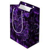 Monogram Paarse  Floral GIft Bag Medium Cadeauzakje (Achterkant Gekanteld)