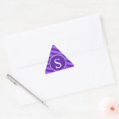 Monogram Paarse Stripes Driehoek Sticker (Envelop)