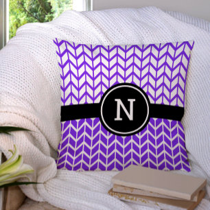 Monogram Paarse witte Chevron Pattern Bold Modern Kussen