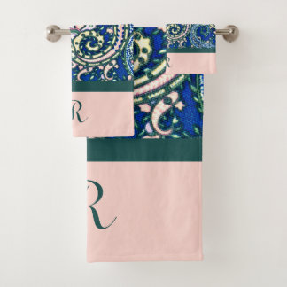 Monogram Paisley Blue Sage Green Light Blush Pink Bad Handdoek
