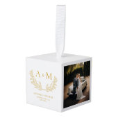 Monogram Pas getrouwd eerste Kerst 3 foto ornament (Voorkant hoekig)