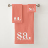 Monogram Perzik koraal minimalistisch Elegant Bad Handdoek (Insitu)