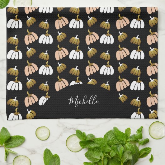 Monogram pompoen in zwart, blauw, wit, goud theedoek (Gevouwen)