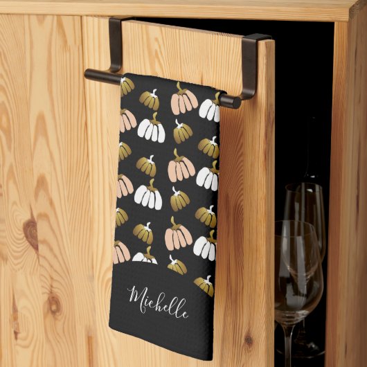 Monogram pompoen in zwart, blauw, wit, goud theedoek (Derde Gevouwen)