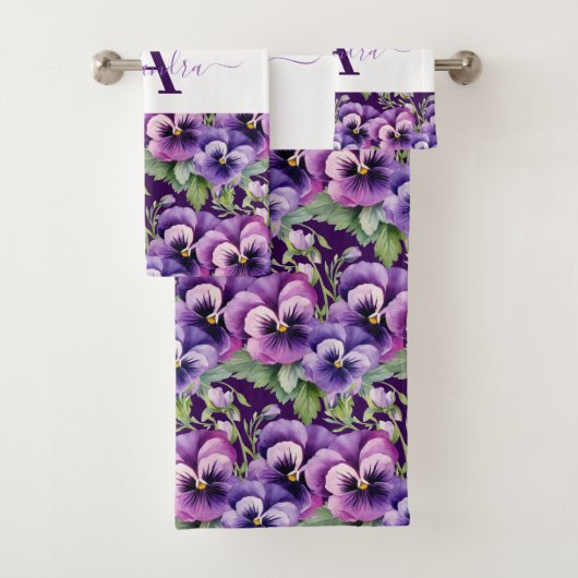 Monogram Purple and White Pansy Pansies Towel Set (En situation)