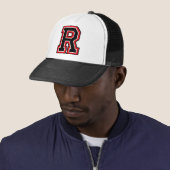 Monogram "R"-Initiaal Trucker Pet (In situ)