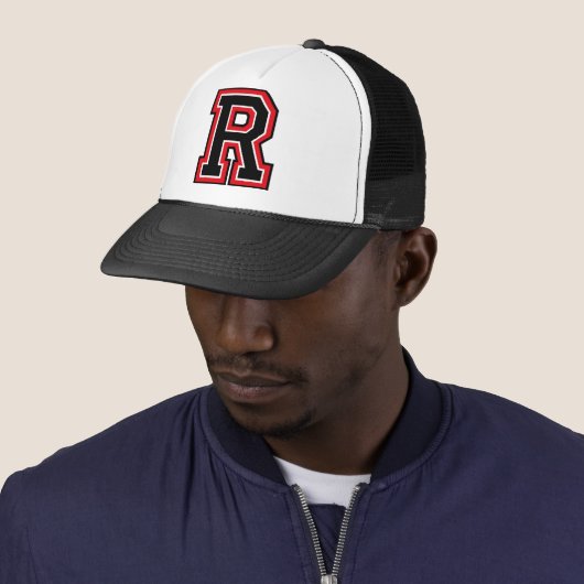 Monogram "R"-Initiaal Trucker Pet (In situ)