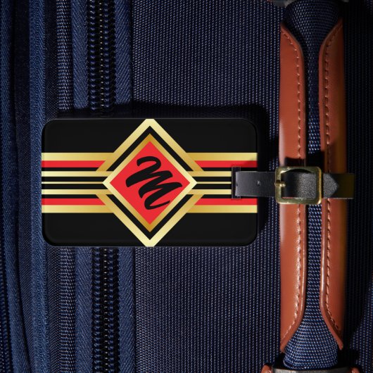 Monogram Red Black en Faux Gold met IF LOST info Bagagelabel (Voorkant Insitu 4)