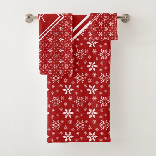 Monogram Red White Snowflake Winter Holiday Bad Handdoek (Insitu)