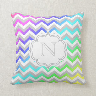 Monogram regenbooggradiënt Colorful Chevron Patter Kussen