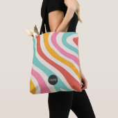 Monogram Retro Colorful Wavy Stripes Draagtas (Dichtbij)