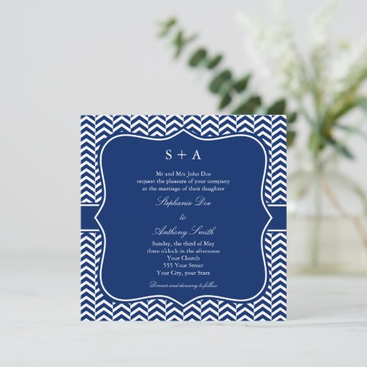 Monogram Royal Blue Chevron Pattern Wedding Kaart (Staand voorkant)
