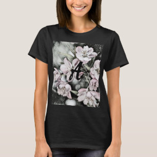 Monogram  roze bloesems op een filiaal t-shirt