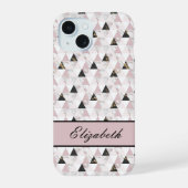 Monogram roze zwart-wit marmer iPhone 15 hoesje (Achterkant)