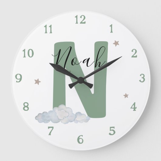 Monogram Sage Baby Initial Name Nursery Wall Clock Grote Klok (Voorkant)