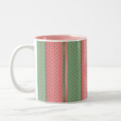 Monogram Sage Green en Coral Polka Dots Tweekleurige Koffiemok (Links)