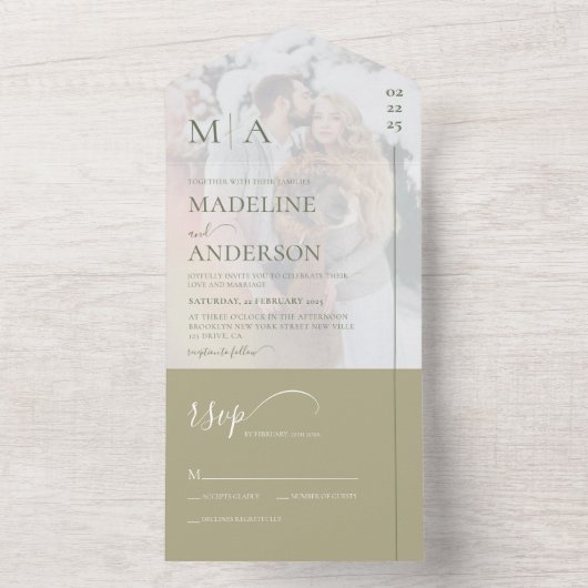 Monogram Sage Green met bedekte fotobruiloft All In One Uitnodiging (Binnen)