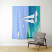 Monogram Sailboot Coastal Tropical Beach Wandkleed (In situ)