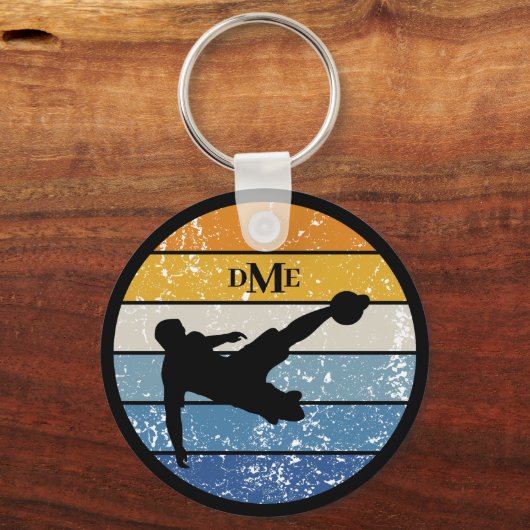 Monogram Silhouette Soccer Player Retro Stripe Sleutelhanger (Voorkant)