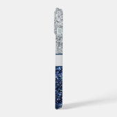 Monogram Silver Dark Blue Glitter Trendy Chic iPhone 15 Hoesje (Linkerkant)