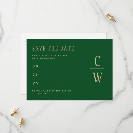 Monogram Smaragdgroene Gouden Trouwdatumkaart Save The Date (Voorkant / Achterkant in situ)
