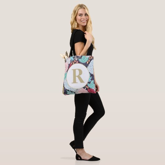Monogram Tropische vormen Collage Pattern Canvas t Tote Bag (Op model)