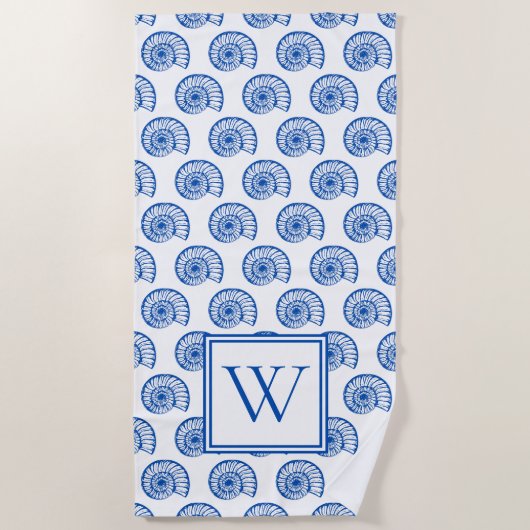 Monogram van blauwe en witte schelpen langs de kus strandlaken (Voorkant)