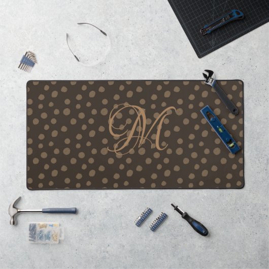 Monogram van Brown en Camel Bureaumat (Werkstation)