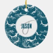 Monogram van het patroon van het Blauwe Shark Keramisch Ornament (Achterkant)
