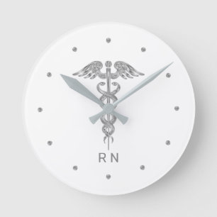 Monogram verpleegster zilver grijs caduceus op wit ronde klok