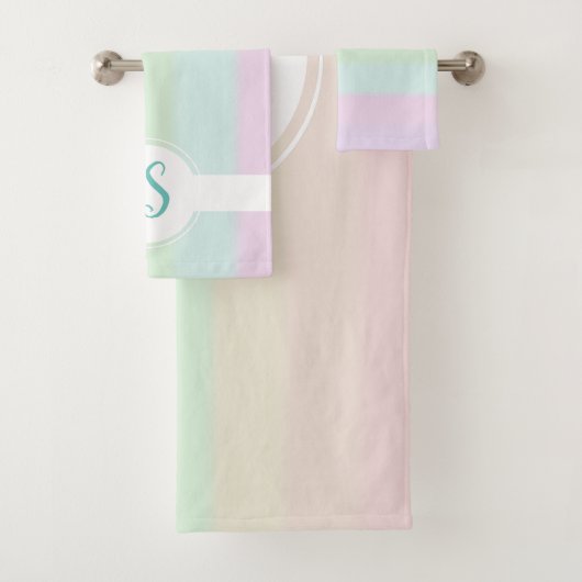 Monogram voor Babymeisjes Cute Rainbow Bad Handdoek (Insitu)