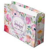 Monogram voor Birthday roze florals Groot Cadeauzakje (Voorkant Gekanteld)