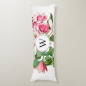 Monogram wit en roze Magnolia Flowers Lichaamskussen (Voorkant Verticaal)