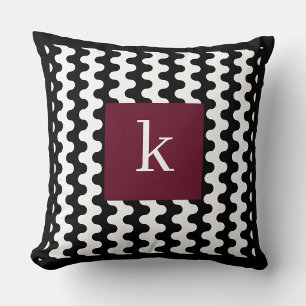 Monogram zwart wit bordeauxrood vet golvend patroo kussen