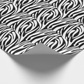 Monogram zwart-wit gestreept zebrapatroon cadeaupapier (Hoek)