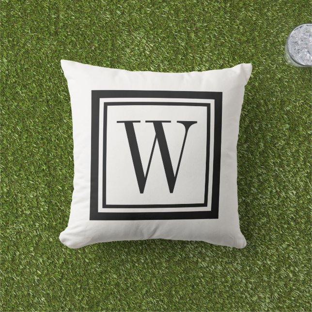 Monogram zwart-wit Klassic Square Buitenkussen (Gras)
