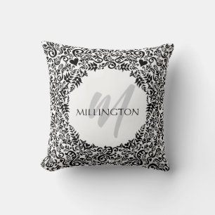Monogram zwart-wit kussen
