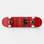 Monogram, zwarte draak op rood metallisch effect skateboard (Horizontaal)