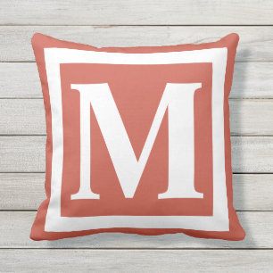 Monogrambrief gebrand Oranje Initiaal Buitenkussen