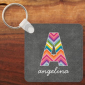 Monogrambrief van het karton A met Bright Chevrons Sleutelhanger (Voorkant)